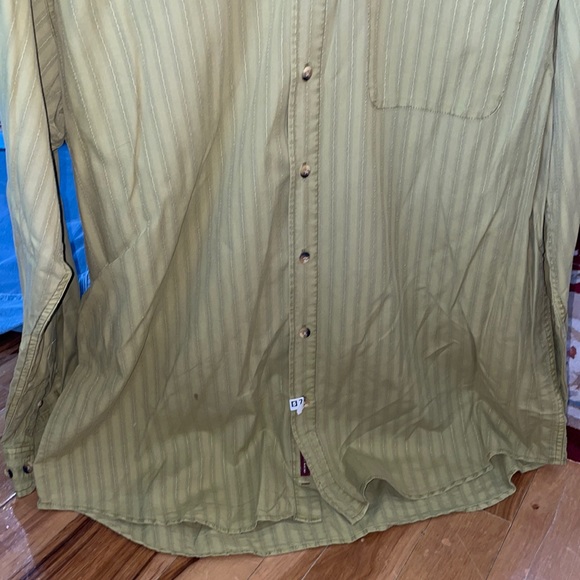 NWOT Men’s The Territory Ahead Button Shirt - Picture 2 of 6